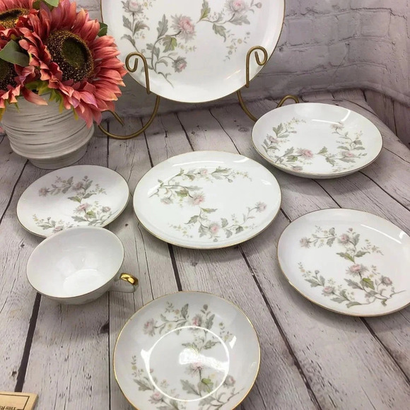 Royal M by yamato fine china set KIKU - Picture 9 of 9